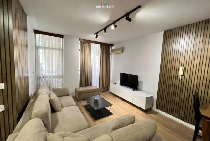 Tirane, jepet me qera apartament 2+1+Ballkon Kati 8, 115 m² 850 € (prane Lulishtes,)