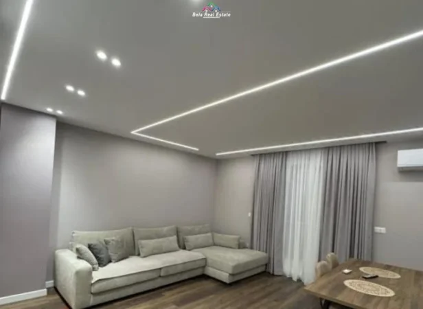 Tirane, jepet me qera apartament 1+1+Ballkon Kati 1, 60 m² 800 € (prane Fakultetit te Shkencave)