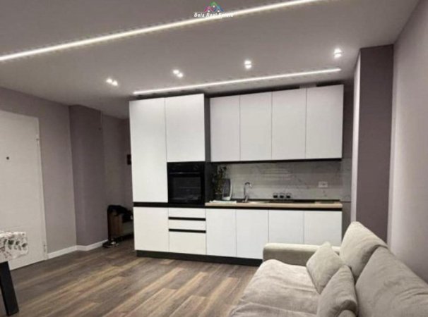 Tirane, jepet me qera apartament 1+1+Ballkon Kati 1, 60 m² 800 € (prane Fakultetit te Shkencave)