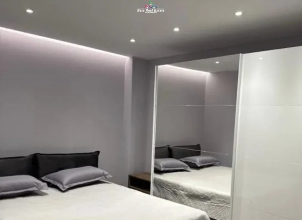 Tirane, jepet me qera apartament 1+1+Ballkon Kati 1, 60 m² 800 € (prane Fakultetit te Shkencave)