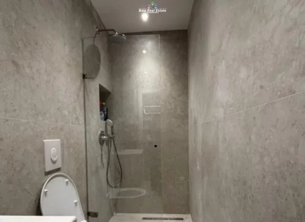 Tirane, jepet me qera apartament 1+1+Ballkon Kati 1, 60 m² 800 € (prane Fakultetit te Shkencave)