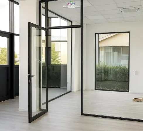 Tirane, jepet me qera zyre Kati 0, 280 m² 2.100 € (prane Xhamise)