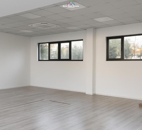 Tirane, jepet me qera zyre Kati 0, 280 m² 2.100 € (prane Xhamise)