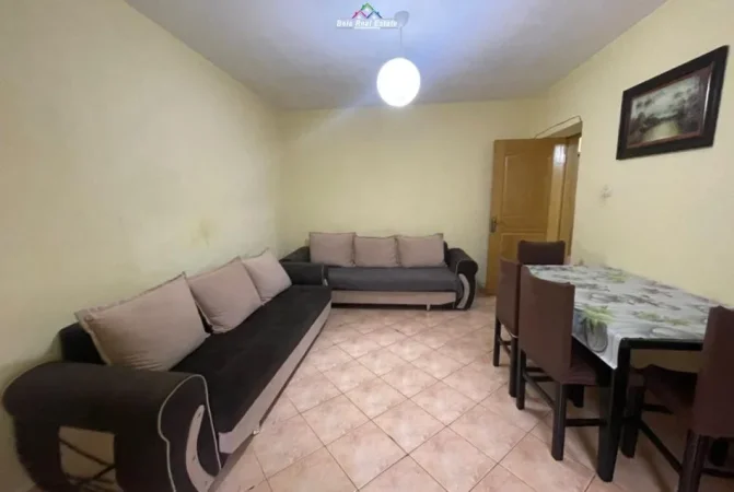 Tirane, jepet me qera apartament 1+1 Kati 2, 50 m² 400 € (prane Bar Britanikut)