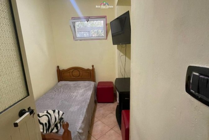 Tirane, jepet me qera apartament 1+1 Kati 2, 50 m² 400 € (prane Bar Britanikut)