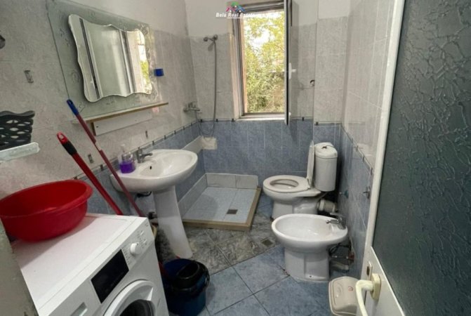 Tirane, jepet me qera apartament 1+1 Kati 2, 50 m² 400 € (prane Bar Britanikut)