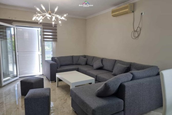 Tirane, jepet me qera Vile 2 Katshe Kati 1, 300 m² 1.500 € (prane Kompleksit Mangalem)
