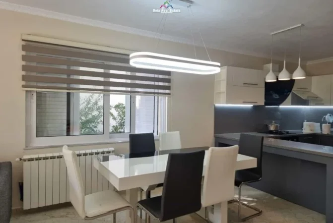 Tirane, jepet me qera Vile 2 Katshe Kati 1, 300 m² 1.500 € (prane Kompleksit Mangalem)