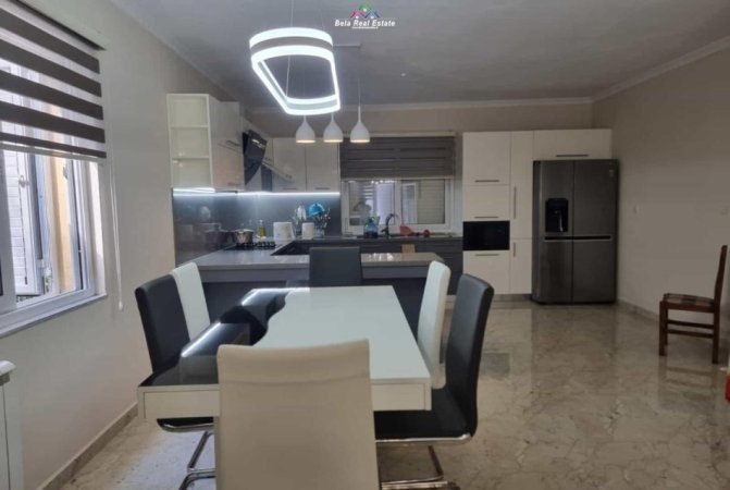 Tirane, jepet me qera Vile 2 Katshe Kati 1, 300 m² 1.500 € (prane Kompleksit Mangalem)