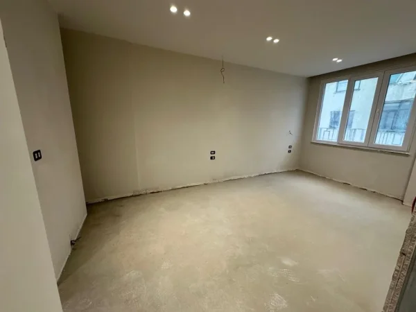 Tirane, jepet me qera zyre Kati 10, 140 m² 2.000 € 