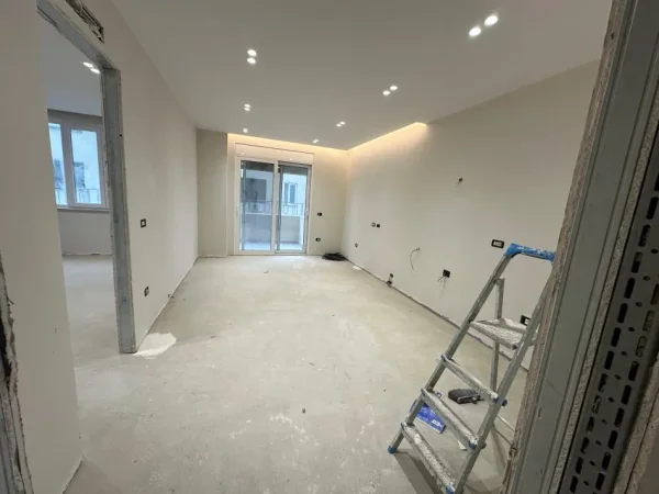 Tirane, jepet me qera zyre Kati 10, 140 m² 2.000 € 