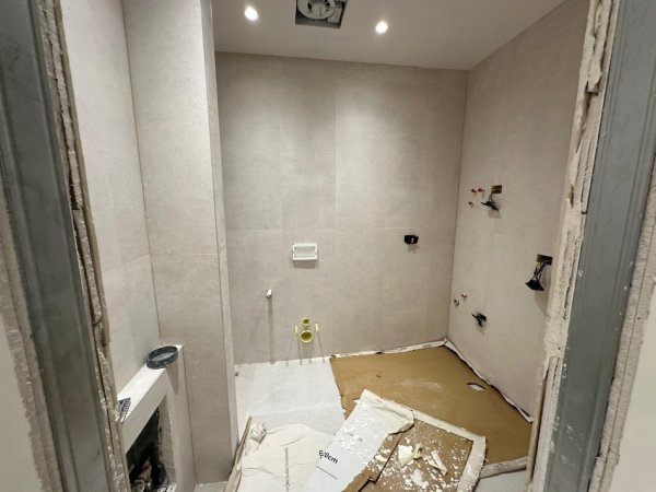 Tirane, jepet me qera zyre Kati 10, 140 m² 2.000 € 