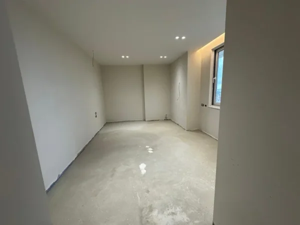 Tirane, jepet me qera zyre Kati 10, 140 m² 2.000 € 