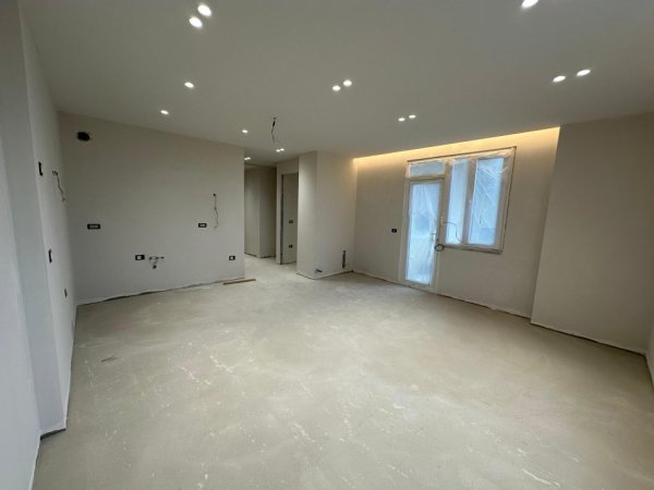 Tirane, jepet me qera zyre Kati 10, 140 m² 2.000 € 