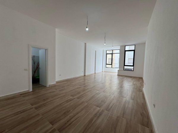 Shqiperi, jepet me qera ambjent biznesi Kati 1, 72 m² 1.300 € 
