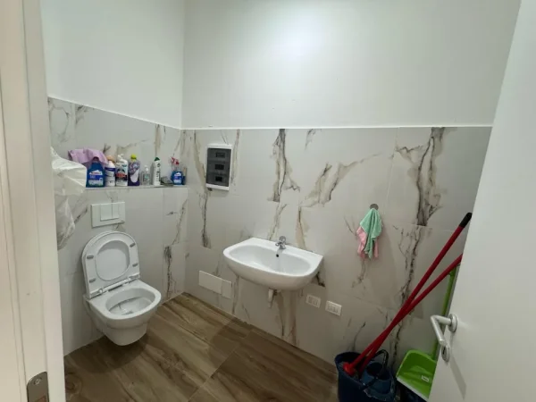 Shqiperi, jepet me qera ambjent biznesi Kati 1, 72 m²