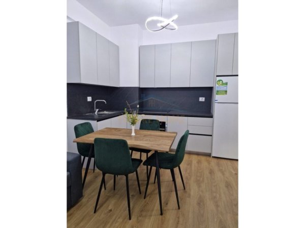 Tirane, jepet me qera apartament 1+1 Kati 3, 45 m² 450 € (Ali Demi, tek Kompleksi Kaimi.)