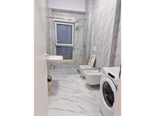 Tirane, jepet me qera apartament 1+1 Kati 3, 45 m² 450 € (Ali Demi, tek Kompleksi Kaimi.)