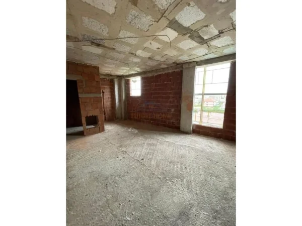 Tirane, shitet apartament 1+1+Ballkon Kati 1, 65 m² 90.000 € (Ali Dem)