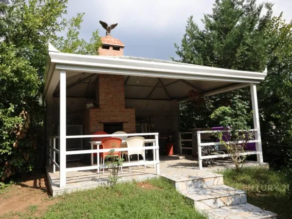 Tirane, shitet Vile 2 Katshe Kati 2, 214 m² 300.000 € (Tufine)