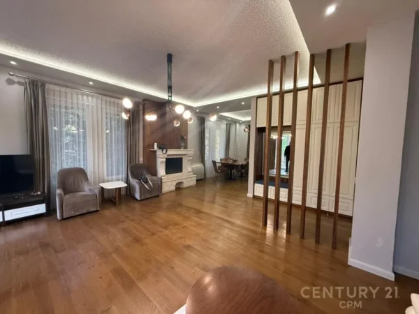 Tirane, jepet me qera apartament 3+1+Aneks+Ballkon Kati 1, 200 m² 2.100 € (Farke , Secret Garden)