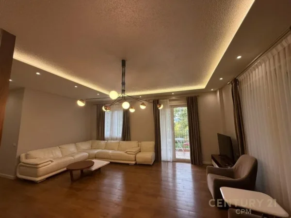 Tirane, jepet me qera apartament 3+1+Aneks+Ballkon Kati 1, 200 m² 2.100 € (Farke , Secret Garden)