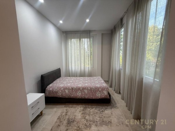 Tirane, jepet me qera apartament 3+1+Aneks+Ballkon Kati 1, 200 m² 2.100 € (Farke , Secret Garden)