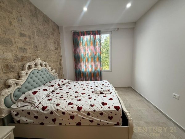 Tirane, jepet me qera apartament 3+1+Aneks+Ballkon Kati 1, 200 m² 2.100 € (Farke , Secret Garden)