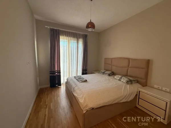 Tirane, jepet me qera apartament 3+1+Aneks+Ballkon Kati 1, 200 m² 2.100 € (Farke , Secret Garden)