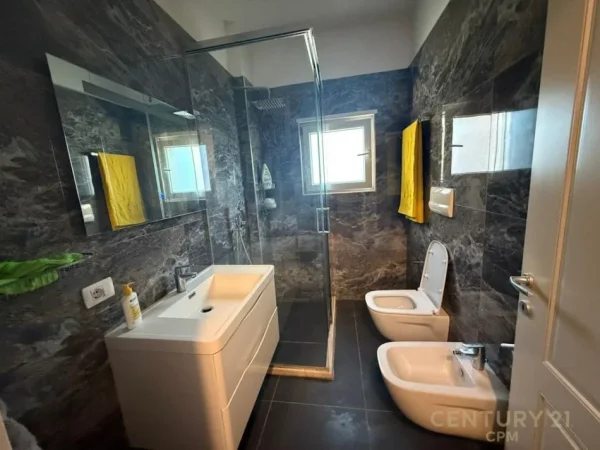 Tirane, jepet me qera apartament 3+1+Aneks+Ballkon Kati 1, 200 m² 2.100 € (Farke , Secret Garden)