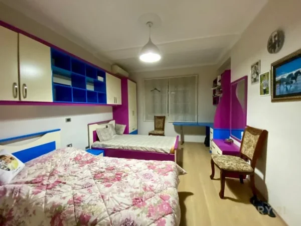 Tirane, shitet apartament 2+1 Kati 8, 117 m² 300.000 € (Gjimnazi Petro Nini)
