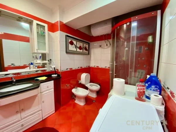 Tirane, shitet apartament 2+1 Kati 8, 117 m² 300.000 € (Gjimnazi Petro Nini)