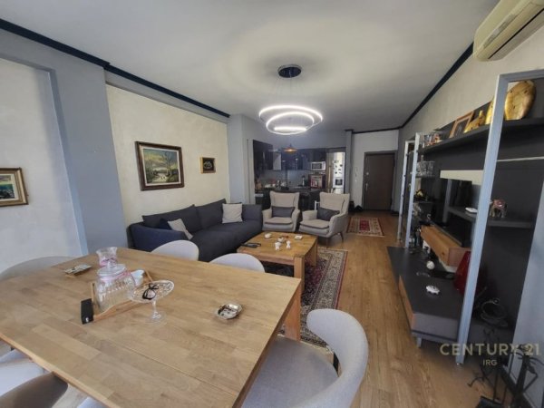 Tirane, shitet apartament 2+1+Aneks+Ballkon Kati 4, 100 m² 285.000 € (Ura e Tabakve)