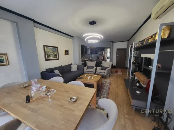 Tirane, shitet apartament 2+1+Aneks+Ballkon Kati 4, 100 m² 285.000 € (Ura e Tabakve)