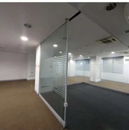 Tirane, jepet me qera zyre Kati 4, 265 m² 2.500 € (Zogu I zi)