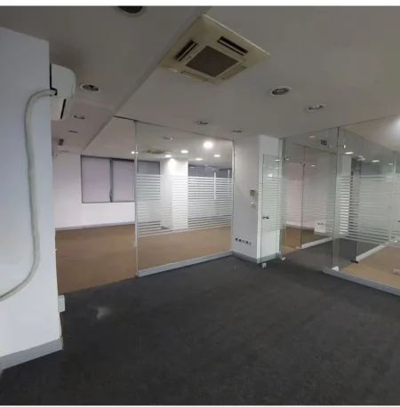 Tirane, jepet me qera zyre Kati 4, 265 m² 2.500 € (Zogu I zi)