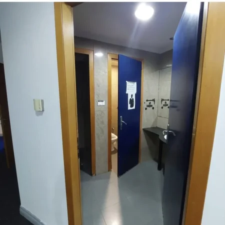 Tirane, jepet me qera zyre Kati 4, 265 m² 2.500 € (Zogu I zi)