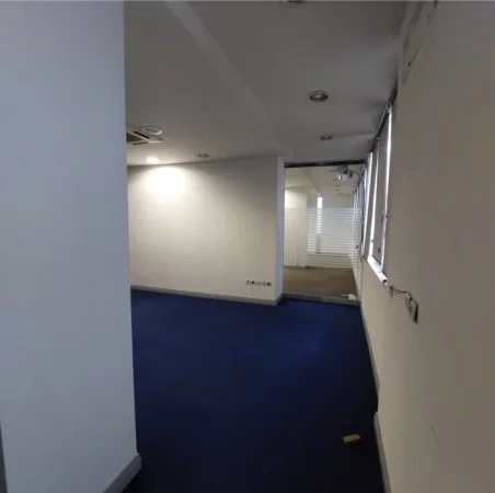 Tirane, jepet me qera zyre Kati 4, 265 m² 2.500 € (Zogu I zi)