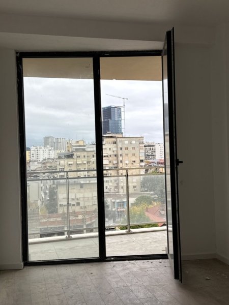 Tirane, jepet me qera apartament 1+1+Ballkon Kati 6, 75 m² 600 € (Mine Peza)