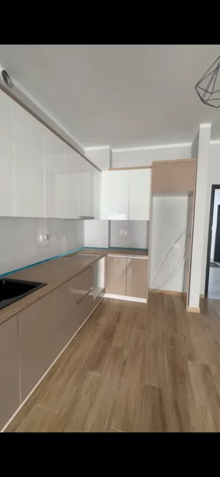 Tirane, shitet apartament 2+1+Ballkon Kati 5, 105 m² 125.000 € (Bulevardi blu)