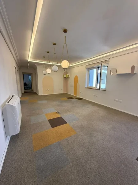Tirane, jepet me qera zyre Kati 2, 130 m² 1.500 € (Zogu i Zi)