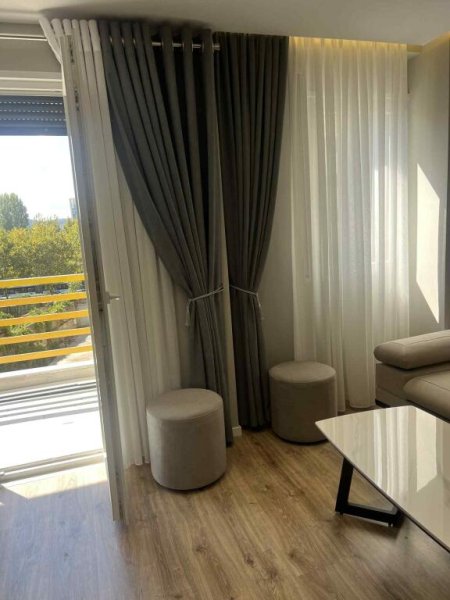 Tirane, jepet me qera apartament 1+1+Ballkon Kati 3, 50 m² 550 € (PERBALLE ZOJA E KSHILLIT RR.DRITAN HOXHA)