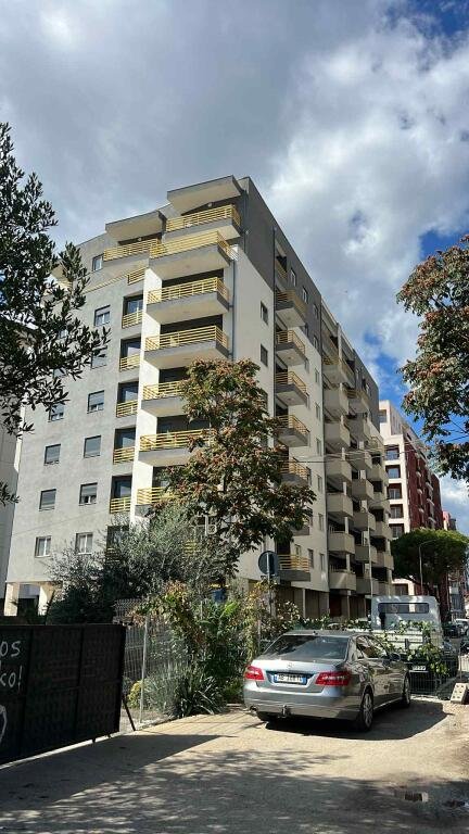 Tirane, jepet me qera apartament 1+1+Ballkon Kati 3, 50 m² 550 € (PERBALLE ZOJA E KSHILLIT RR.DRITAN HOXHA)