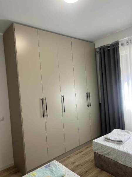 Tirane, jepet me qera apartament 1+1+Ballkon Kati 3, 50 m² 550 € (PERBALLE ZOJA E KSHILLIT RR.DRITAN HOXHA)