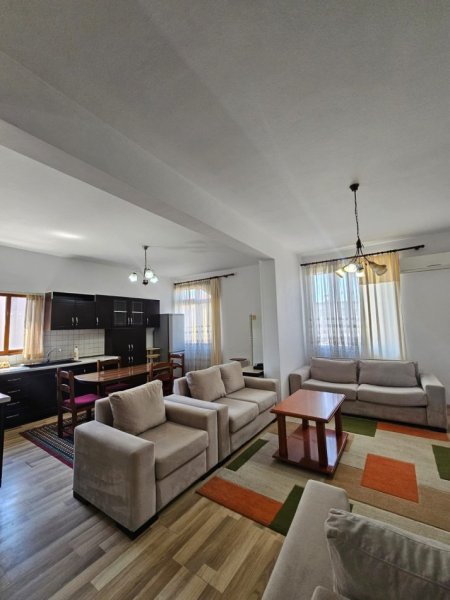 Tirane, shitet shtepi dy katëshe  3+1+Ballkon , 245 m² 185.000 € (Kombinat pranë Shkolles Shyqyri peza vetem 5 min larg stacionit të Kombinatit)