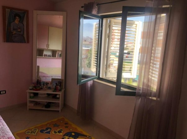 Tirane, shitet Vile 3 Katshe Kati 3, 454 m² 30.000 € (Rruga Pjeter Arbnori)