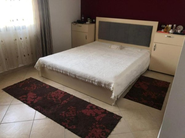 Tirane, shitet Vile 3 Katshe Kati 3, 454 m² 30.000 € (Rruga Pjeter Arbnori)