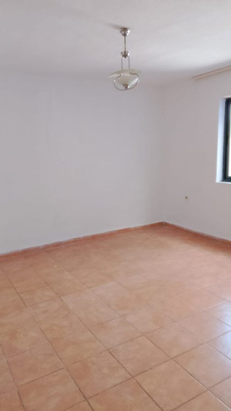 Shqiperi, jepet me qera apartament 2+1 , 300 € (Yzberishtb)