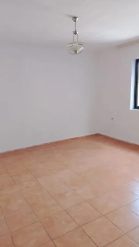 Shqiperi, jepet me qera apartament 2+1 , 300 € (Yzberishtb)