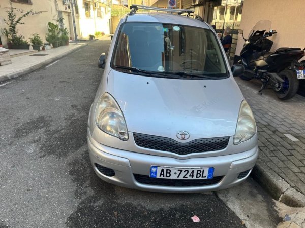 Tirane, shitet makine Toyota Benzin+Gaz, gri metalizato manuale Kondicioner 230.000 km 3.000 €